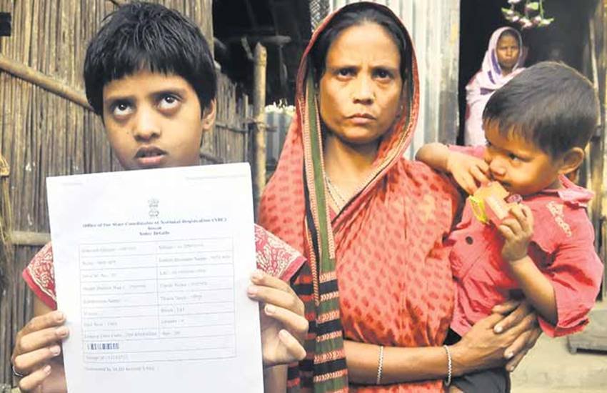 राष्ट्रीय रजिस्टर पर आपत्ति करने वालों पर एक भक्त अंग्रेजी एंकर इस कदर गुस्सा था कि अगर उसका बस चलता तो चालीस लाख घुसपैठियों को तुरंत निकाल देता!