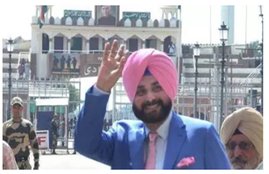 Navjot Sidhu, Punjab minister Navjot Sidhu, Navjot Sidhu goes to Pakistan, Imran Khan, Pakistan PM designate Imran Khan, Imran Khan swearing in ceremony, Hindi news, News in Hindi, Jansatta