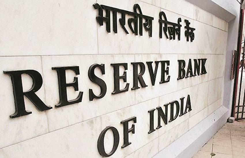 रिजर्व बैंक ने जीडीपी वृद्धि के अनुमान को 7.4 फीसद पर पूर्ववत रखा है। 