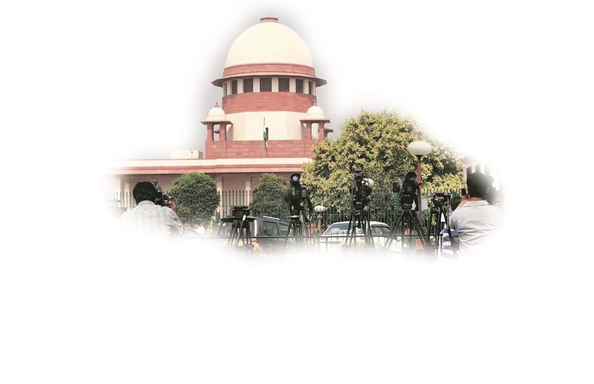 जजों ने दोनों अधिकारियों के अधिकारों पर सवाल उठाते हुए उन्हें फटकार लगाई और भविष्य में इस मसले पर मीडिया से बात न करने की हिदायत दी।