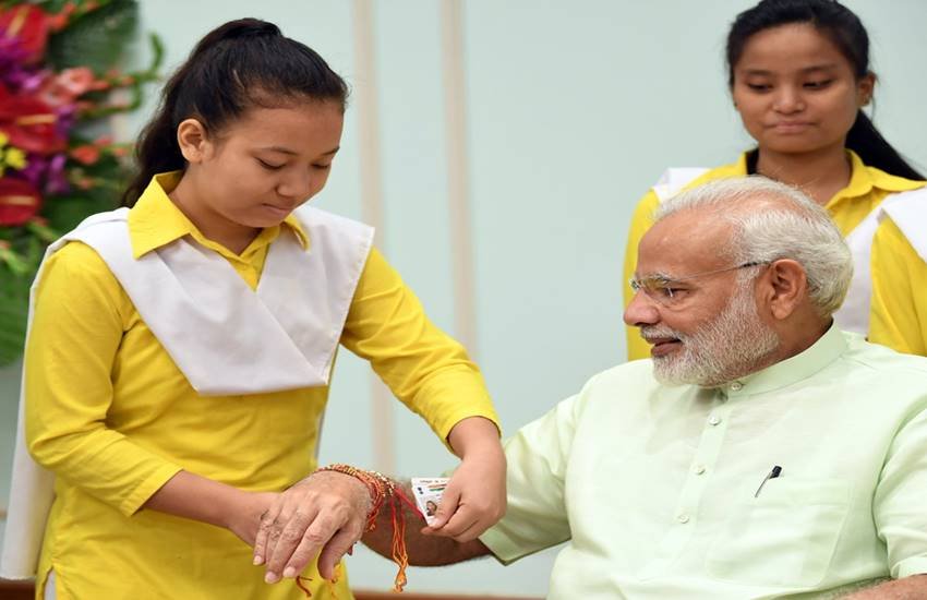 सोशल मीडिया पर वायरल की गई पीएम मोदी की फोटो। फोटो- Twitter/@PIB_India