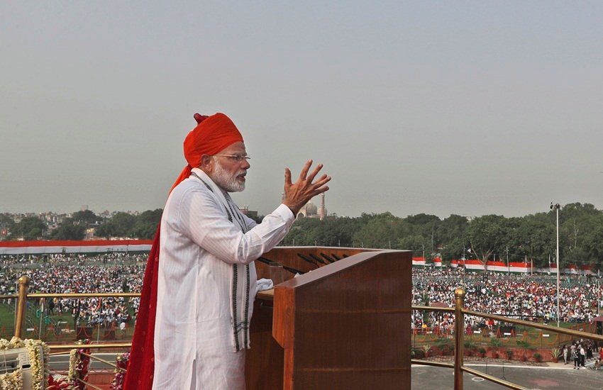 पूर्व प्रधानमंत्री अटल बिहारी वाजपेयी जी के अंतिम संस्कार के तुरंत बाद पीएम मोदी केरल रवाना हो गए (Photo: Twitter@narendramodi)