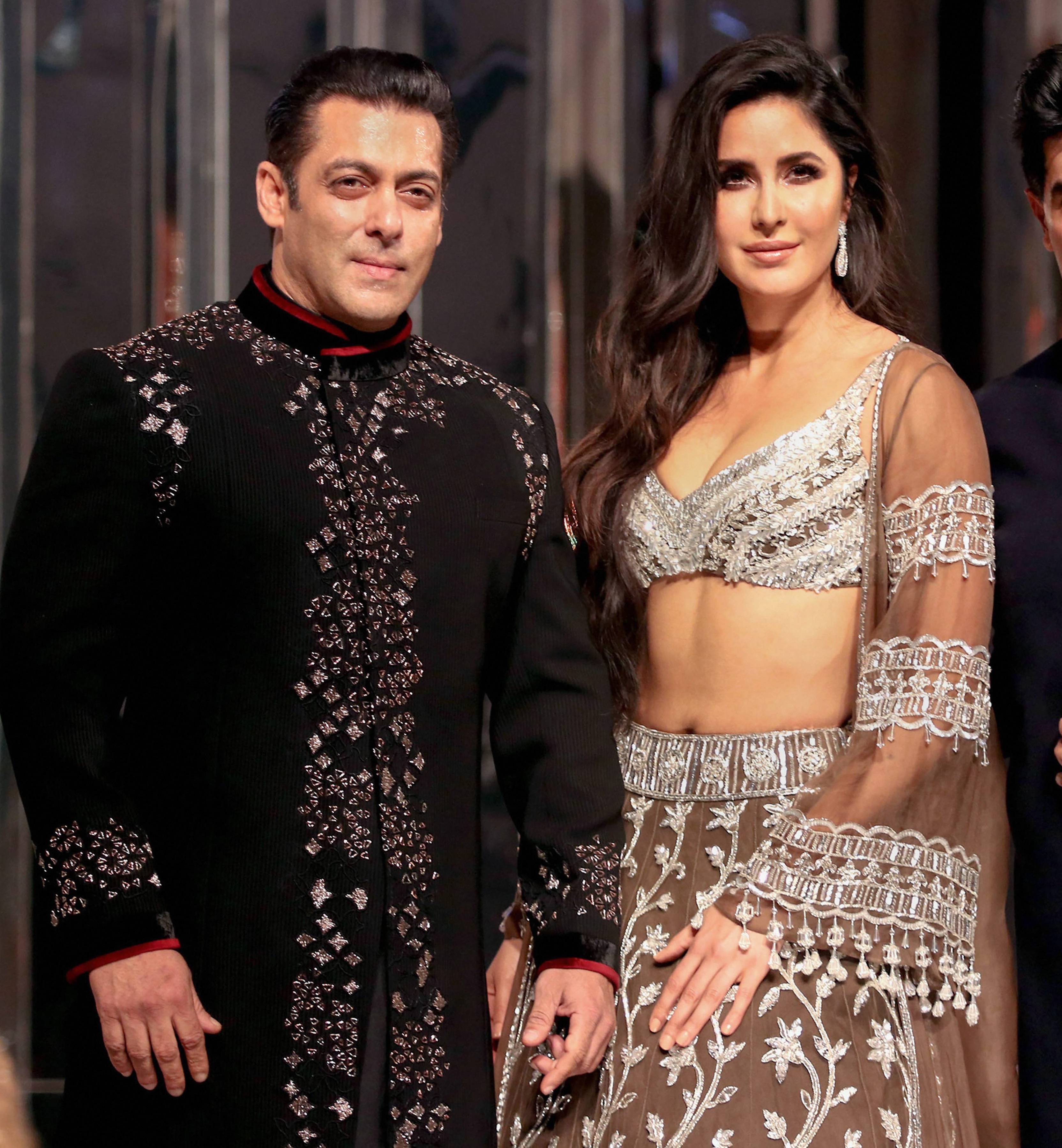 salman khan, katrina kaif, salman katrina, katrina salman, salman, katrina, salman katrina manish malhotra, katrina salman manish malhotra, manish malhotra fashion show, salman katrina photos, katrina salman images, salman katrina bharat, salman khan photos, katrina kaif photos, salman katrina showstopper