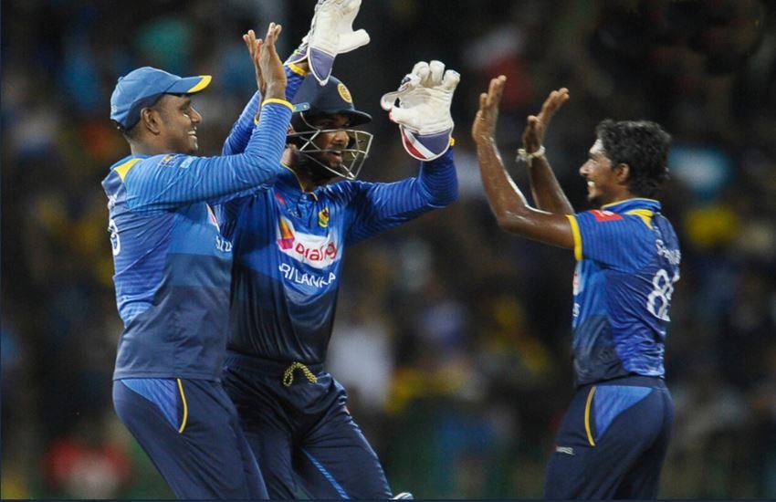मैच के दौरान श्रीलंकाई खिलाड़ी। (Photo Courtesy: Twitter/ @OfficialSLC)