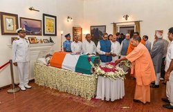 अखाड़ों को 760 करोड़ दे रही योगी सरकार, अर्द्धकुंभ में खर्च करेगी 4200 करोड़