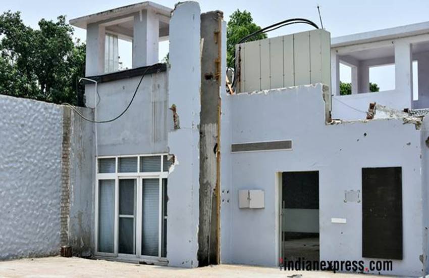 Akhilesh Yadav, Akhilesh Yadav bungalow, 4 kalidas marg, 4 vikrmaditya marg, Samajwadi Party chief Akhilesh Yadav, Akhilesh Yadav announce reward, Lucknow, lucknow news, uttar pradesh news news, Hindi news, News in Hindi, Jansatta