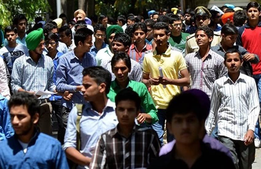 एडमिट कार्ड डाउनलोड करने के लिए लॉगइन करें rrbmumbai.gov.in पर।