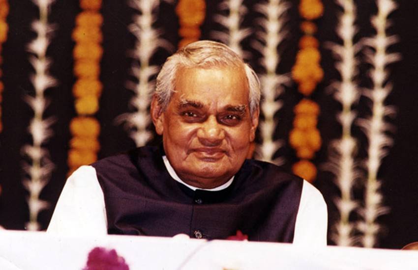 वह जीवन भर राजनीति में अपना योगदान देते रहे। इसके अलावा उन्होंने लम्बे समय तक राष्ट्रधर्म, पाञ्चजन्य और वीर अर्जुन आदि राष्ट्रीय भावना से ओत-प्रोत अनेक पत्र-पत्रिकाओं का सम्पादन भी किया।
