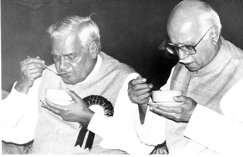 अटल बिहारी वाजपेयी और लालकृष्ण आडवाणी (एक्सप्रेस आर्काइव फोटो)