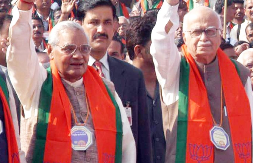 अटल बिहारी वाजपेयी और लालकृष्ण आडवाणी (एक्सप्रेस आर्काइव फोटो)