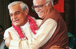 Atal Bihari Vajpayee: …जब मजाक‍िया अंदाज में अटल जी ने जताई थी आडवाणी को पीएम बनाए जाने की ख्‍वाह‍िश