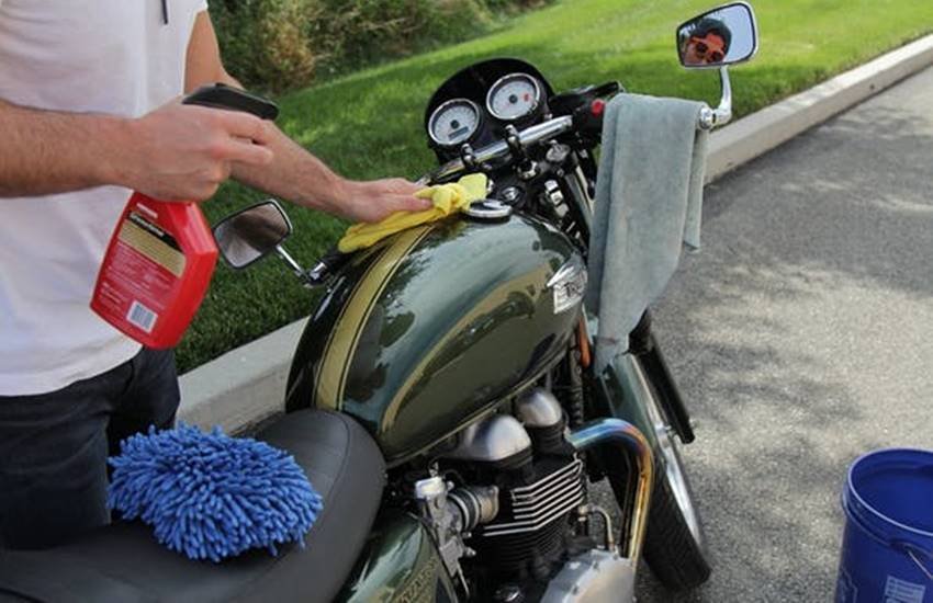 clean bike, bike clining, bike cleaning tips, bike cleaning triks, bike tips, how to clean bike in raining, raining bike, bike news, how to clean bike