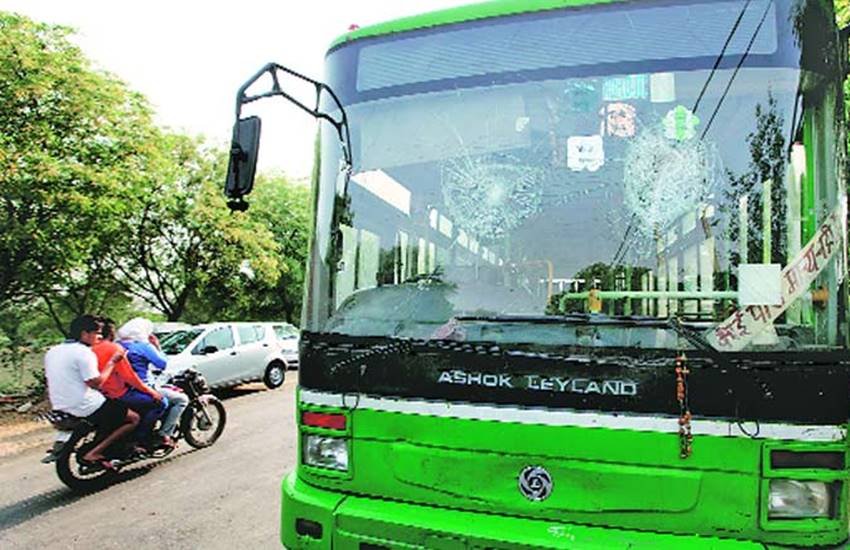 पर्यावरण पर काम करने वाली संस्था सीएसई (विज्ञान और पर्यावरण केंद्र) ने काफी पहले अपनी रिपोर्ट में कहा था कि अगर हालात में सुधार नहीं हुए तो बस से यात्रा करने वालों की संख्या 20 फीसद तक हो जाएगी। 