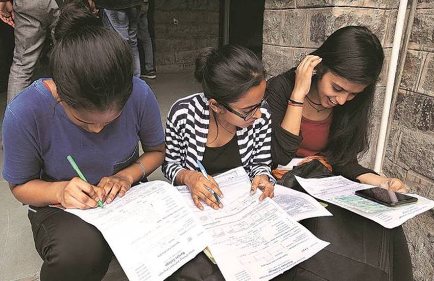 सातवीं कटऑफ सूची के मुताबिक, 26 कॉलेजों में सामान्य वर्ग के उम्मीदवारों के लिए बीए ऑनर्स अंग्रेजी की सीटें खाली हैं।