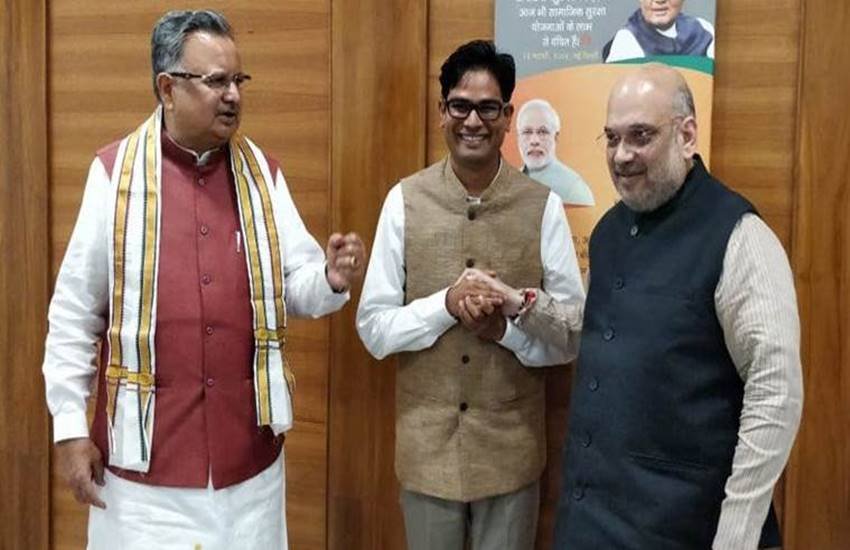 रायपुर के युवा जिला कलेक्टर ओपी चौधरी के इस्तीफा देकर राजनीति में आने के फैसले ने उस भारतीय समाज के सामने मिसाल पेश की है।(फाइल फोटो)