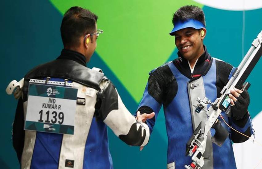  Asian Games 2018:भारतीय निशानेबाज दीपक कुमार ने सोमवार को यहां जारी 18वें एशियाई खेलों में निशानेबाजी प्रतियोगिता में पुरुषों की 10 मीटर एयर राइफल स्पर्धा का रजत पदक अपने नाम किया है। 