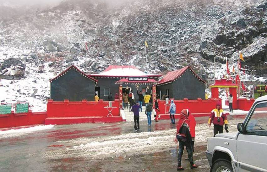 भारत को सिक्किम क्षेत्र के उत्तरी डोकलाम के आसपास सैनिकों की तैनाती बढ़ाने के लिए भूटान को प्रोत्साहित करना चाहिए ताकि इस संवेदनशील क्षेत्र में चीनी सेना की गतिविधियों पर रोक लगायी जा सके।