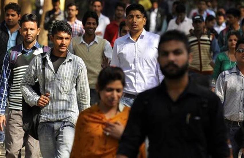 चार साल से इन परीक्षाओं की तैयारी में अपने श्रम का पसीना बहा रहे परीक्षार्थियों के लिए एन परीक्षा से पहले एक नया तनाव उत्पन्न हो गया है। चार साल से इन परीक्षाओं की तैयारी में अपने श्रम का पसीना बहा रहे परीक्षार्थियों के लिए एन परीक्षा से पहले एक नया तनाव उत्पन्न हो गया है।