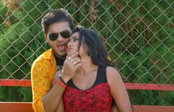 इस भोजपुरी गाने में हीरो ने बिन बताए हीरोइन को किया था किस, वायरल हो रहा वीडियो