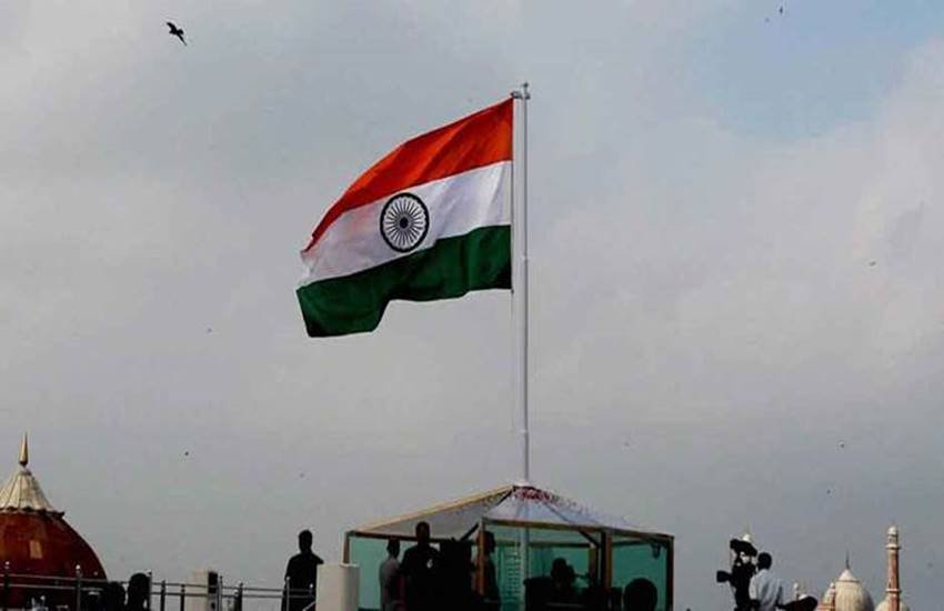 independence day, Christian missionary school, chool forced to hoist flag, bhopal school forced to hoist flag, VHP, bajrang dal, Jabalpur news, bhopal news, Hindi news, Jansatta
