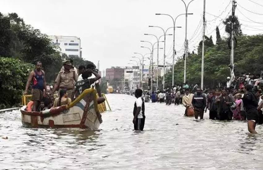 भूस्खलन और जमीन धंसने की घटनाओं से राज्य के अधिकांश छोटे-बड़े सड़क मार्ग बंद हो गए हैं। हालात के मद्देनजर फिलहाल सभी स्कूलों को भी बंद रखने का फैसला किया गया है।