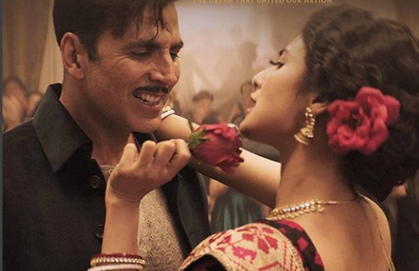 फिल्म गोल्ड के गाने 'मोनाबीना' से एक दृश्य फिल्म गोल्ड के गाने 'मोनाबीना' से एक दृश्य