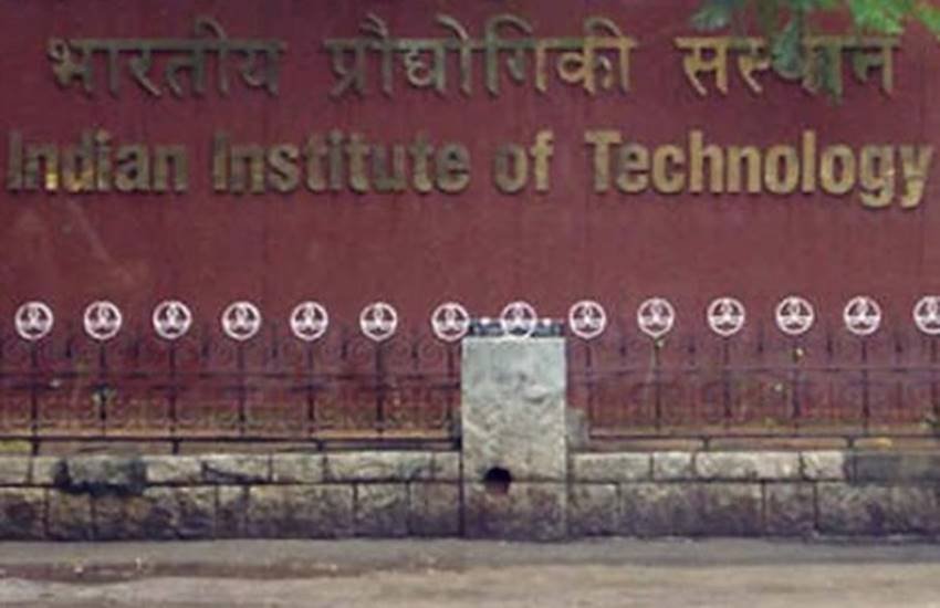 बैठक में आइआइटी के स्नातक पाठ्यक्रमों की फीस में किसी भी तरह का बदलाव नहीं करने का निर्णय किया गया। 
