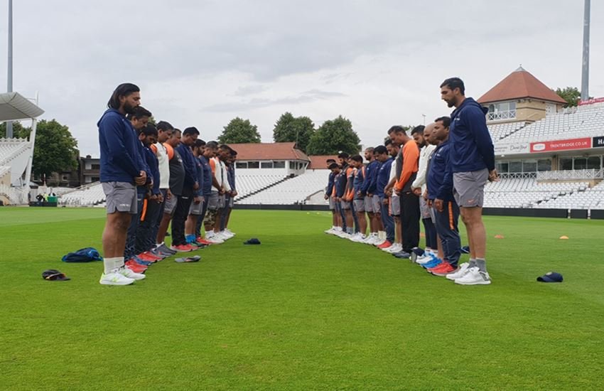 अजीत वाडेकर को याद करती टीम इंडिया। (Photo Courtesy: BCCI)