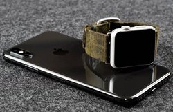 iPhone की फैक्ट्री में आत्महत्या रोकने तक के इंतजाम! पहचान छिपाकर काम कर चुके इस शख्स ने किए चौंकाने वाले खुलासे