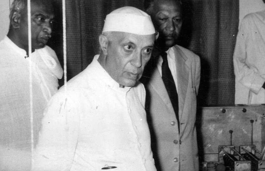 देश के पहले प्रधानमंत्री जवाहर लाल नेहरू (एक्सप्रेस आर्काइव फोटो)