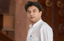 मध्‍य प्रदेश चुनाव: सचिन के नाम पर वोट मांगते-मांगते सिंधिया से हो गई चूक