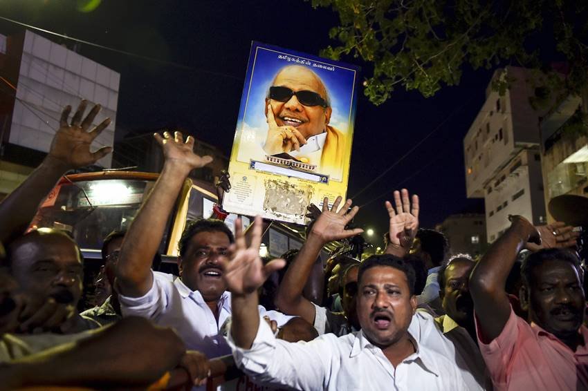 "karunanidhi, karunanidhi health, karunanidhi health live, karunanidhi health live updates, karunanidhi health condition, dmk chief, kalaignar karunanidhi, kauvery hospital, mk stalin, karunanidhi followers, live tamil news"