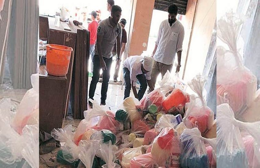 दाढ़ी छोटी करवाकर केरल में बाढ़ पीडि़तों की सहायता कर रहे मुस्लिम युवक (एक्सप्रेस फोटो)