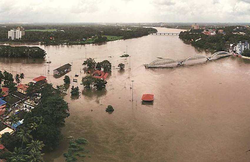 कुदरत के इस कहर ने अब तक चालीस से ज्यादा लोगों की जान ले ली है।(Express photo- Prashant Chandra)