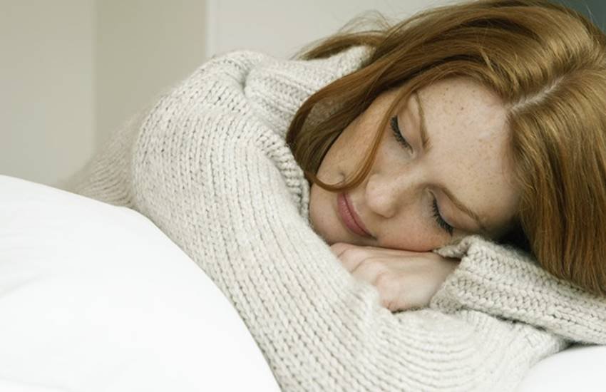 मेनोपॉजके दौरान महिलाओं के शरीर में दिखने वाले लक्षणों को दूर करने में विटामिन और मिनरल्स का अहम रोल होता है। मेनोपॉजके दौरान महिलाओं के शरीर में दिखने वाले लक्षणों को दूर करने में विटामिन और मिनरल्स का अहम रोल होता है।