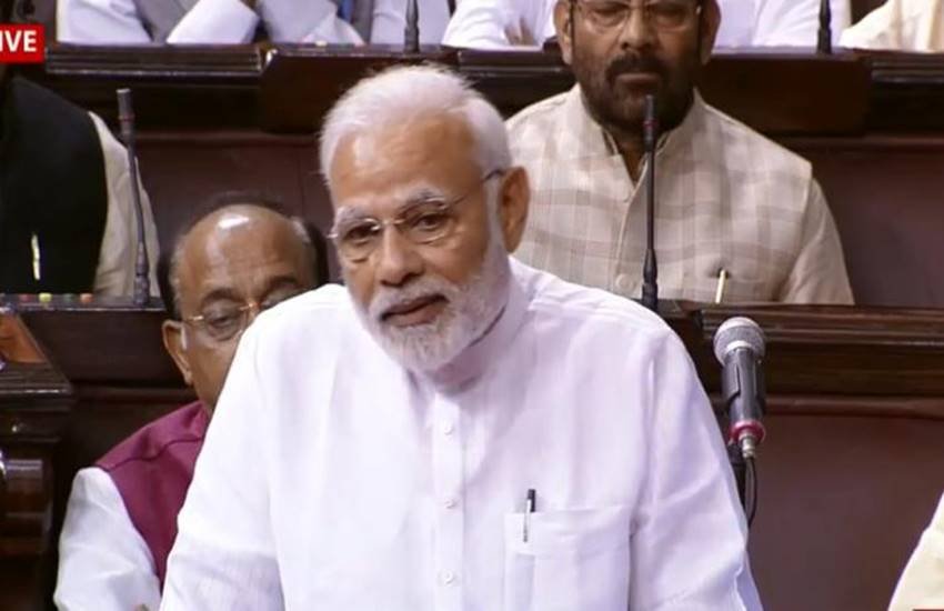 राज्यसभा के नए उप सभापति हरिवंश को बधाई देते पीएम नरेंद्र मोदी। (फोटो-ANI) 