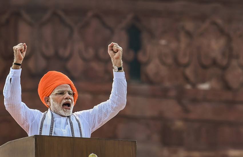 प्रधानमंत्री नरेन्द्र मोदी ने बुधवार को 15 अगस्त के मौके पर कहा कि साल 2022 तक ‘‘गगनयान’’ के माध्यम से भारतीय अंतरिक्ष यात्री अंतरिक्ष में जायेंगे। (फोटो-पीटीआई)