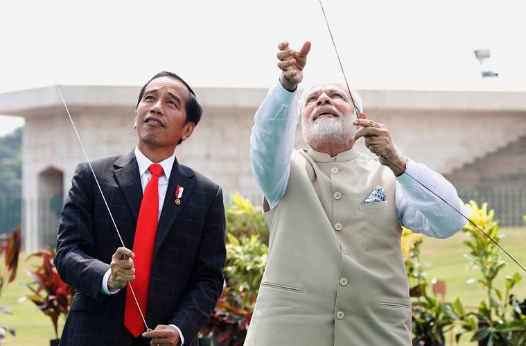 barack obama, International Left Handers Day, Lady Gaga, left handed, International Left Handers Day, International Left Handers Day 2018, Left Handers Day, Left Handers Day 2018, happy Left Handers Day, happy Left Handers Day 2018