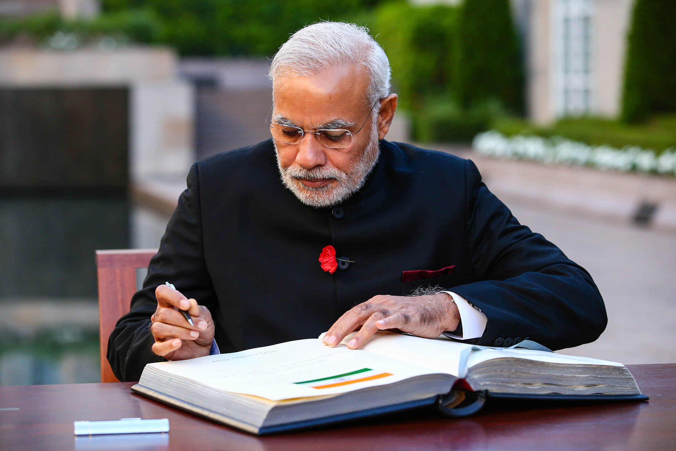 barack obama, International Left Handers Day, Lady Gaga, left handed, International Left Handers Day, International Left Handers Day 2018, Left Handers Day, Left Handers Day 2018, happy Left Handers Day, happy Left Handers Day 2018