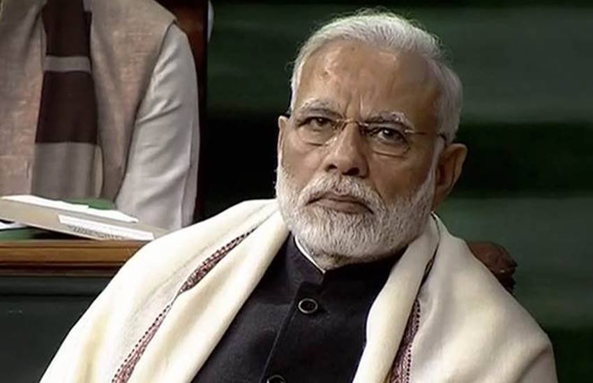 जब राहुल गांधी ने उन पर ‘सूट-बूट की सरकार’ का ताना पहली बार कसा। इसके बाद मोदी भी गरीबी और गरीबों के गुण गाने लग गए। 