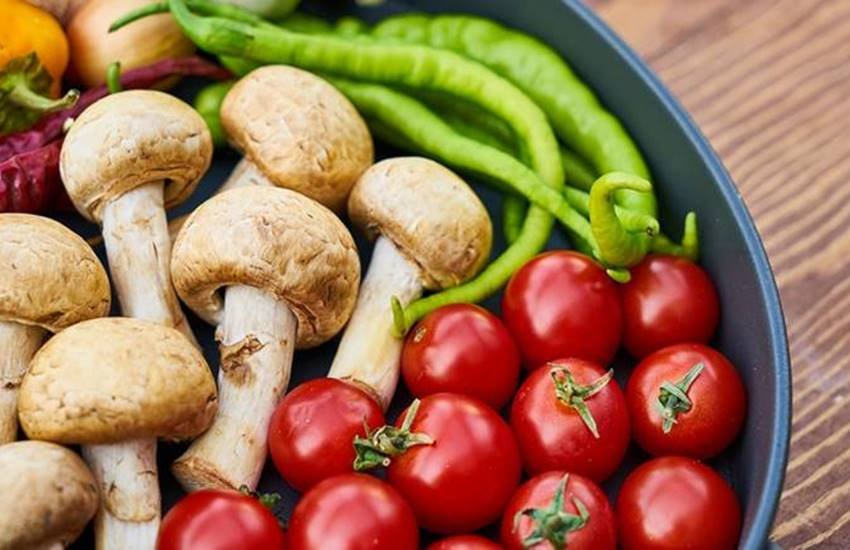 विटामिन डी से भरपूर मशरूम मुहांसों से भी निजात दिलाने में लाभकारी है।