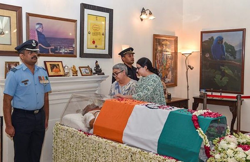 अटल बिहारी वाजपेयी जी की दत्तक बेटी नमिता और नातिन निहारिका भट्टाचार्य (Photo- PTI)
