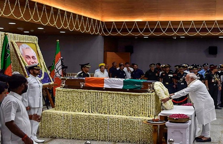 प्रधानमंत्री नरेंद्र मोदी ने अटल बिहारी वाजपेयी जी के निधन पर शोक जताया (Photo-PTI)