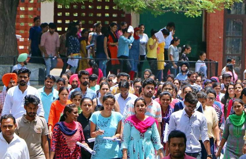 UGC NET exam July 2018 के लिए लगभग 11,48,235 उम्मीदवारों ने रजिस्ट्रेशन कराया था। UGC NET exam July 2018 के लिए लगभग 11,48,235 उम्मीदवारों ने रजिस्ट्रेशन कराया था।