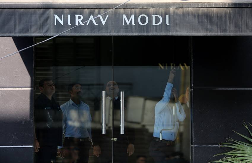 दिल्ली स्थित नीरव मोदी के एक शोरूम की फाइल फोटो। (सोर्स- एक्सप्रेस आर्काइव)