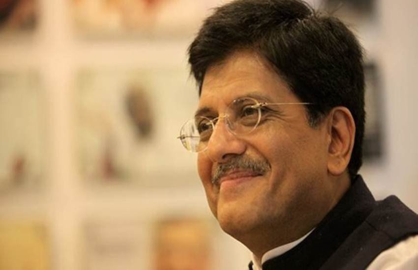 रेल मंत्री पीयूष गोयल ने बताया कि ग्रुप 'डी' में 90 हजार पदों के लिये जारी भर्ती प्रक्रिया के दौरान पदों की संख्या अब बढ़ाकर 1,32,646 कर दी गयी है। (फाइल फोटो)
