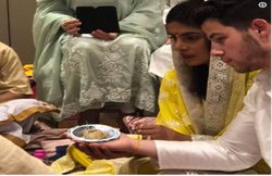 प्रियंका चोपड़ा और निक जोनस की सगाई पर यूजर्स ले रहे मजे, वायरल हो रहे फनी मीम्स
