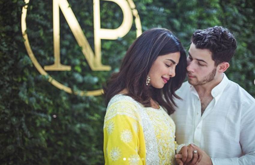 priyanka nick engagement, priyanka nick engagement cake, priyanka nick engagement cake photos, priyanka nick engagement details, priyanka nick engagement latest, priyanka nick cake gold