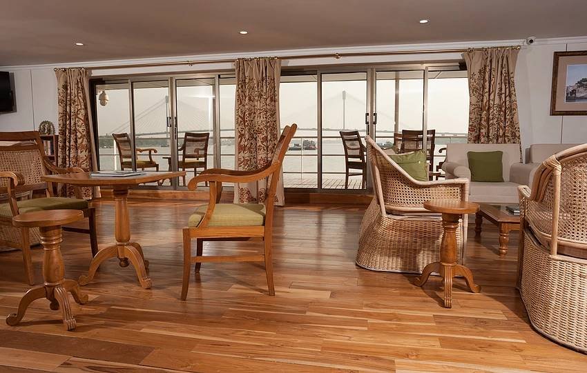 cruise ship, Varanasi, cruise ship , RBN rajmahal,Bollywood News, Bollywood News in Hindi, News in Hindi, Entertenment news in Hindi, crime news, naitonal news, international news, trending news, twitter news, Viral story in Hindi, Latest news in Hindi, Jansatta