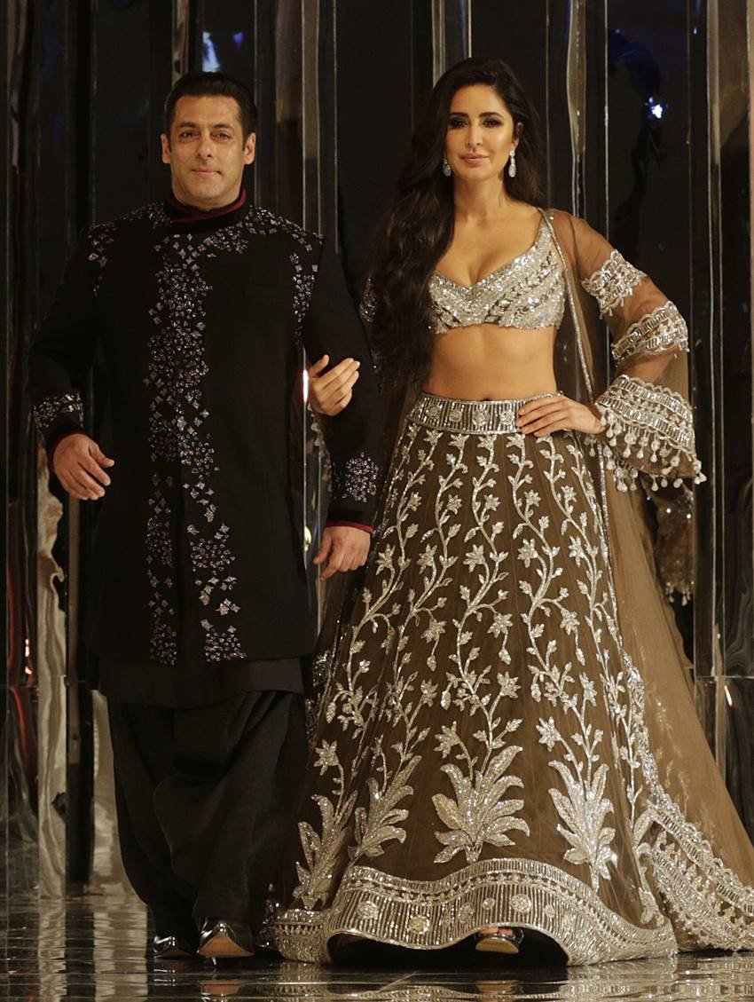 salman khan, katrina kaif, salman katrina, katrina salman, salman, katrina, salman katrina manish malhotra, katrina salman manish malhotra, manish malhotra fashion show, salman katrina photos, katrina salman images, salman katrina bharat, salman khan photos, katrina kaif photos, salman katrina showstopper
